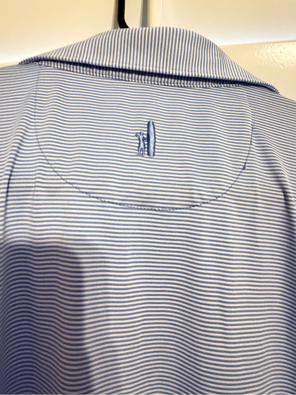 johnnie-O Maridoe Golf Club performance Polo Mens medium blue stripe shirt - Picture 4 of 4